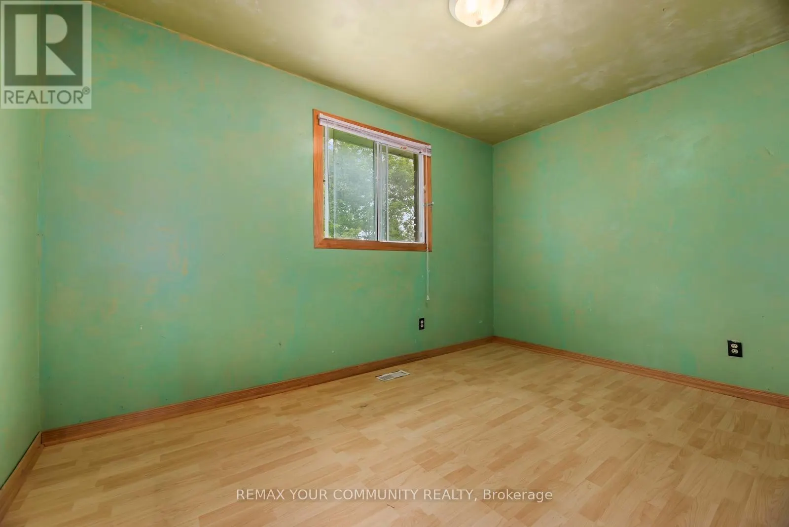 566 HIGHLAND CRESCENT