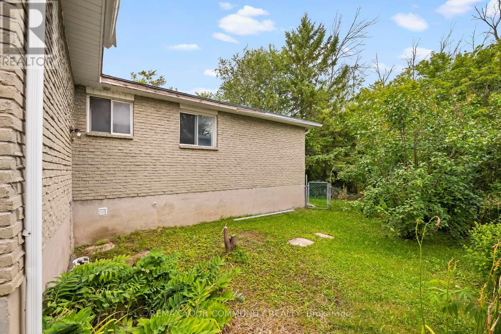 566 HIGHLAND CRESCENT