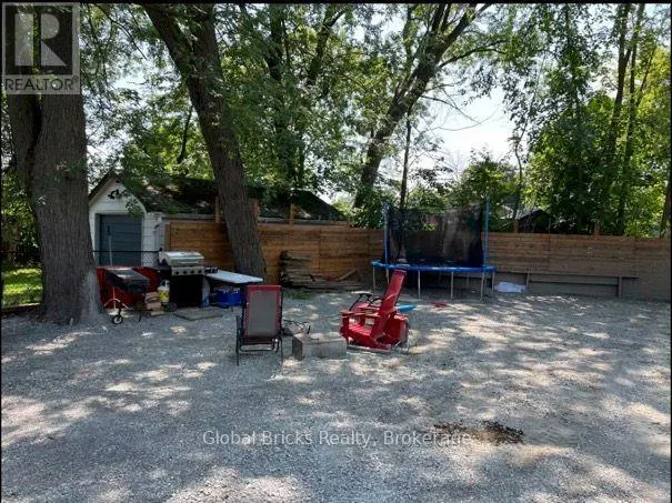 899 MAPLEWOOD DRIVE