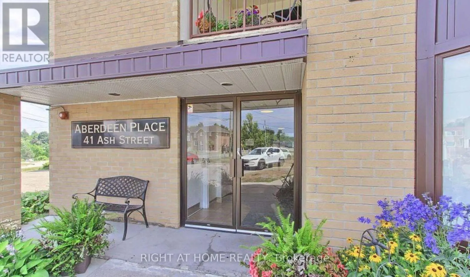 402 - 41 ASH STREET