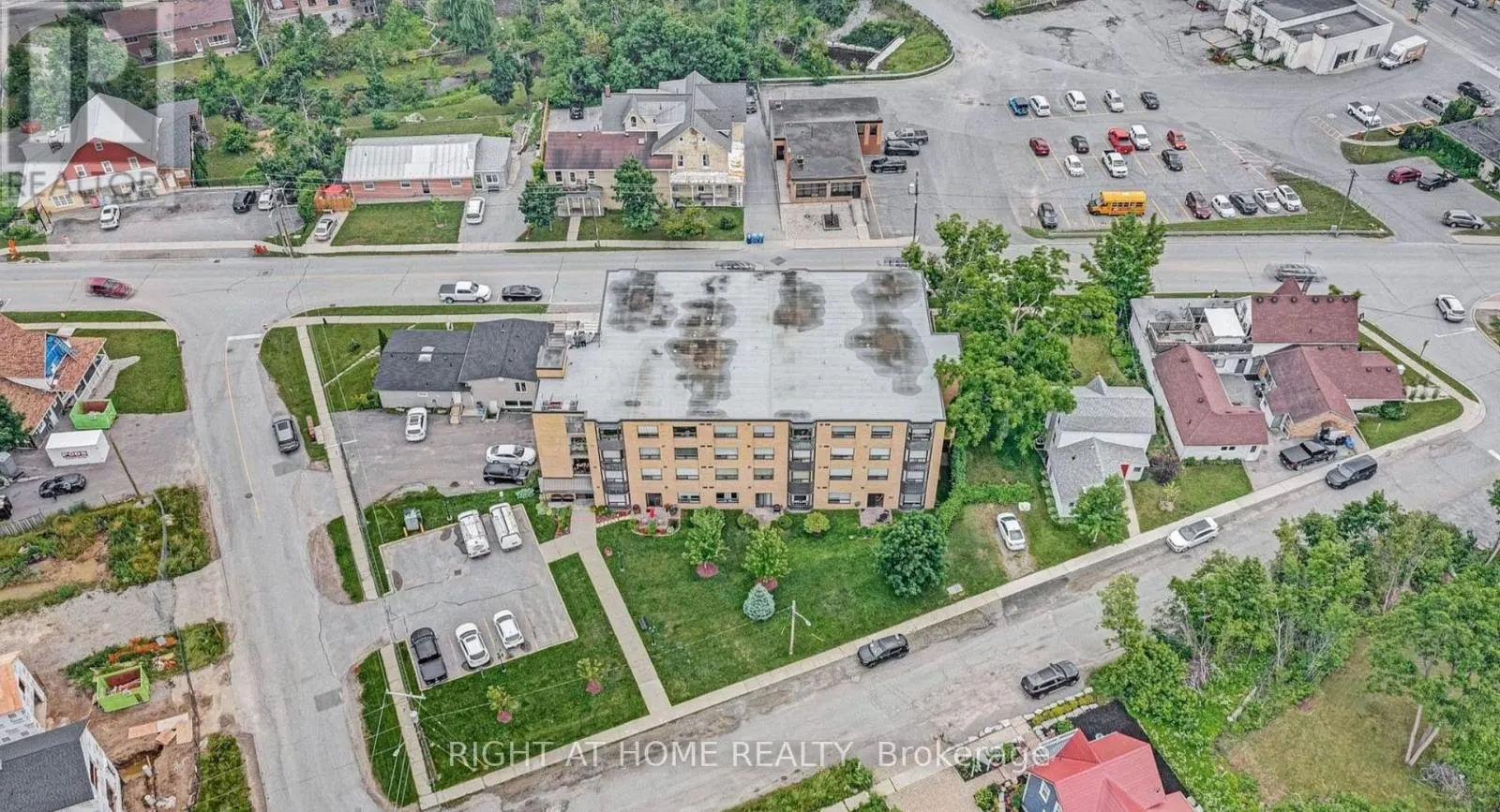 402 - 41 ASH STREET