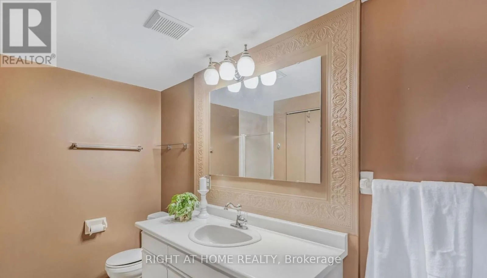 402 - 41 ASH STREET