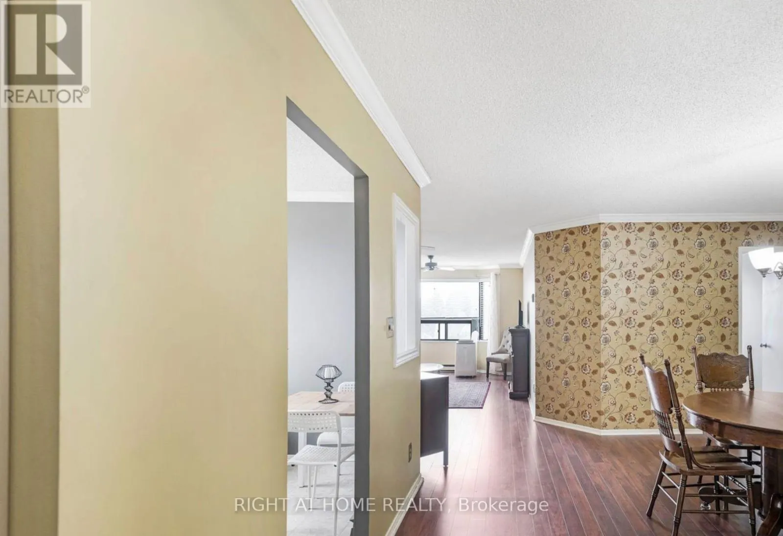 402 - 41 ASH STREET