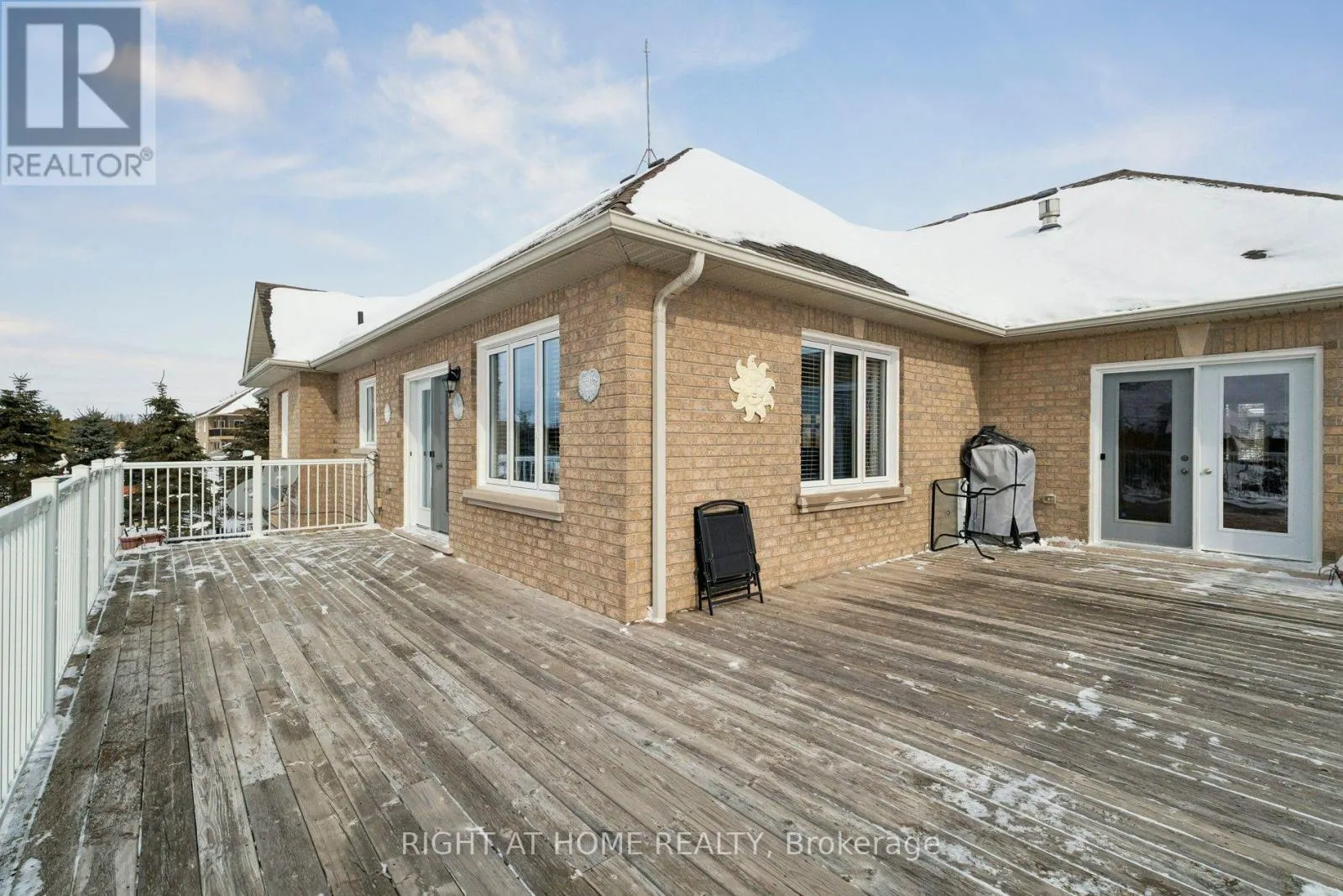10 BROLLEY CRESCENT