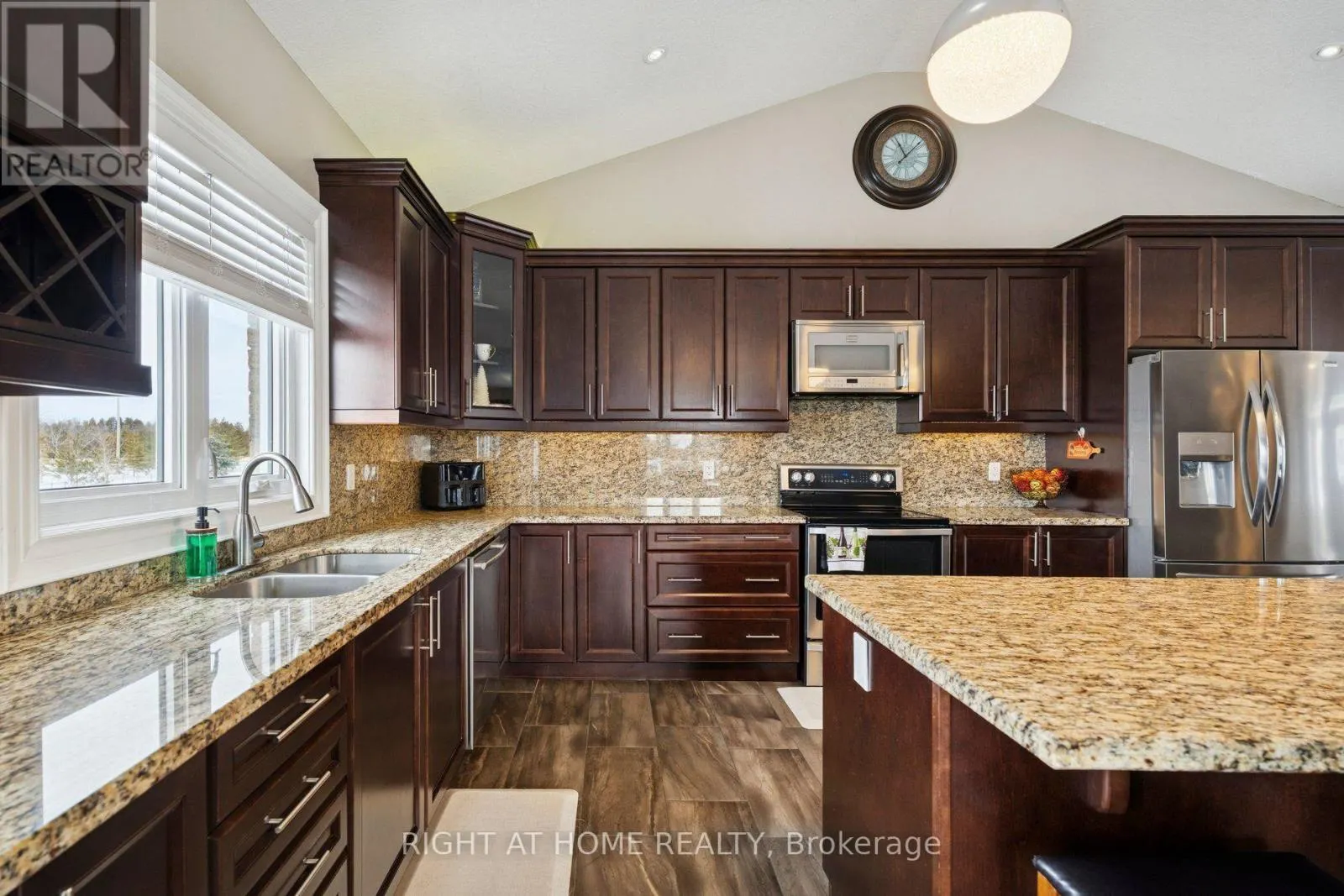 10 BROLLEY CRESCENT