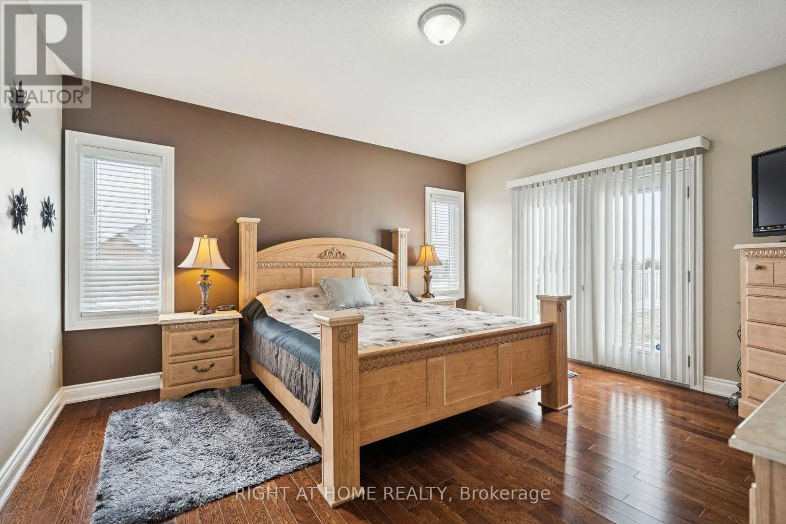 10 BROLLEY CRESCENT
