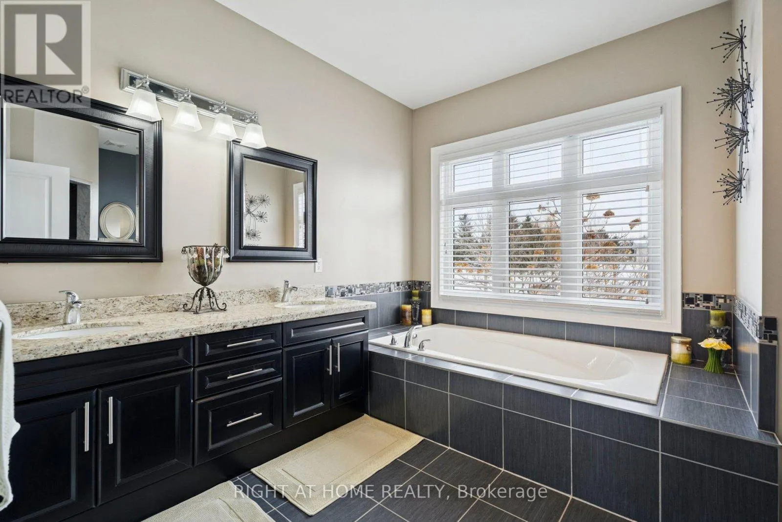 10 BROLLEY CRESCENT