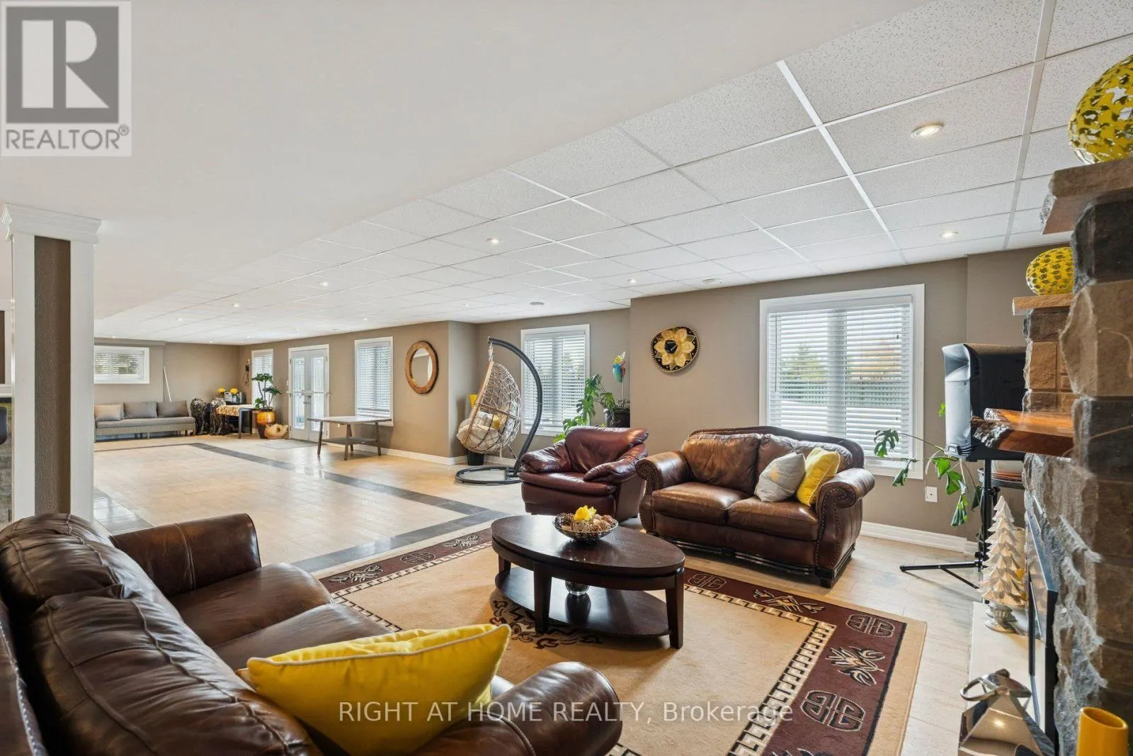 10 BROLLEY CRESCENT