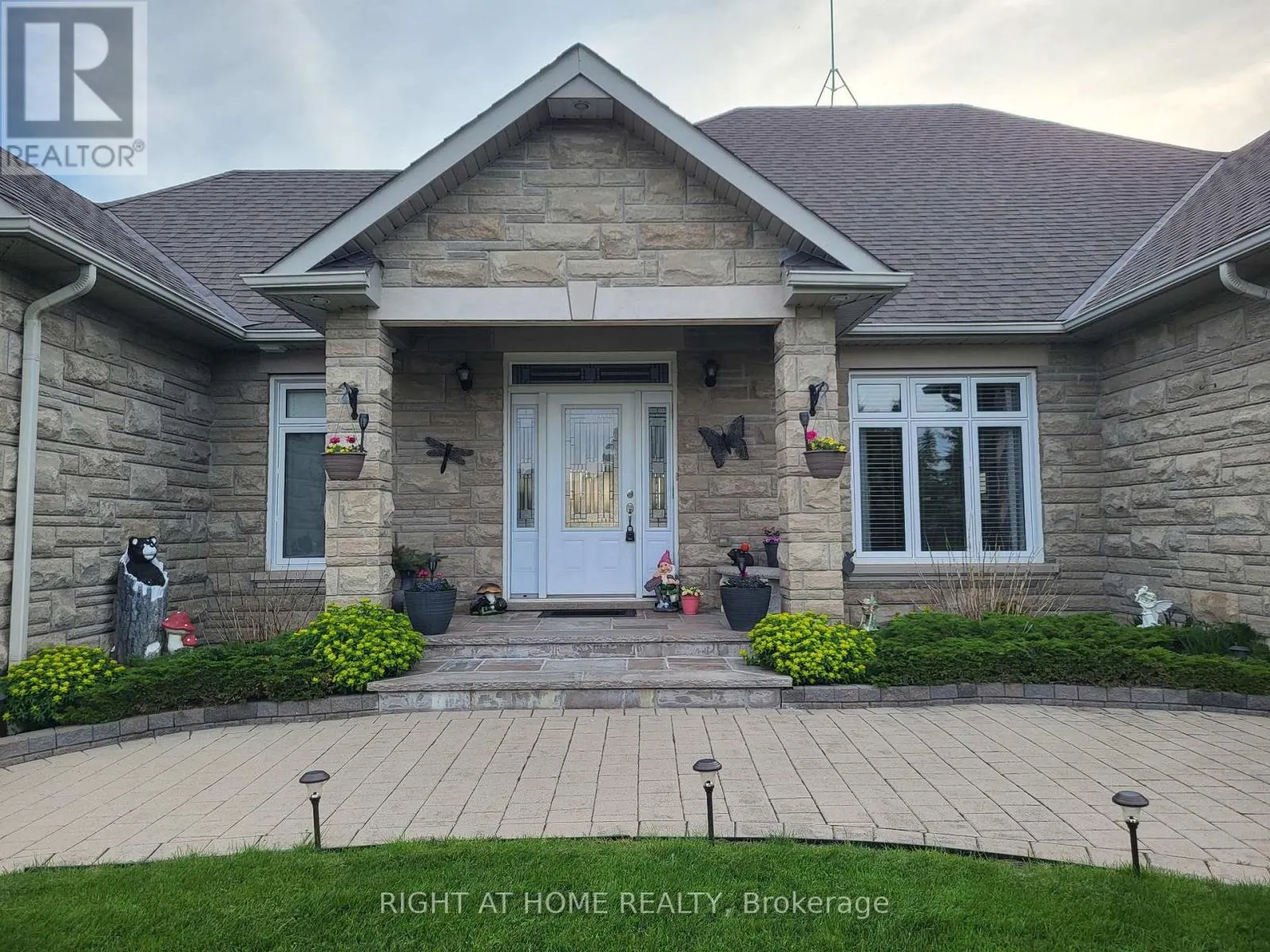 10 BROLLEY CRESCENT