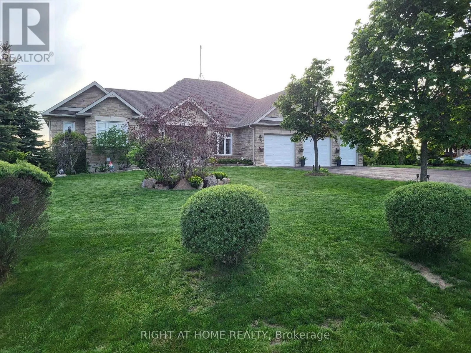 10 BROLLEY CRESCENT