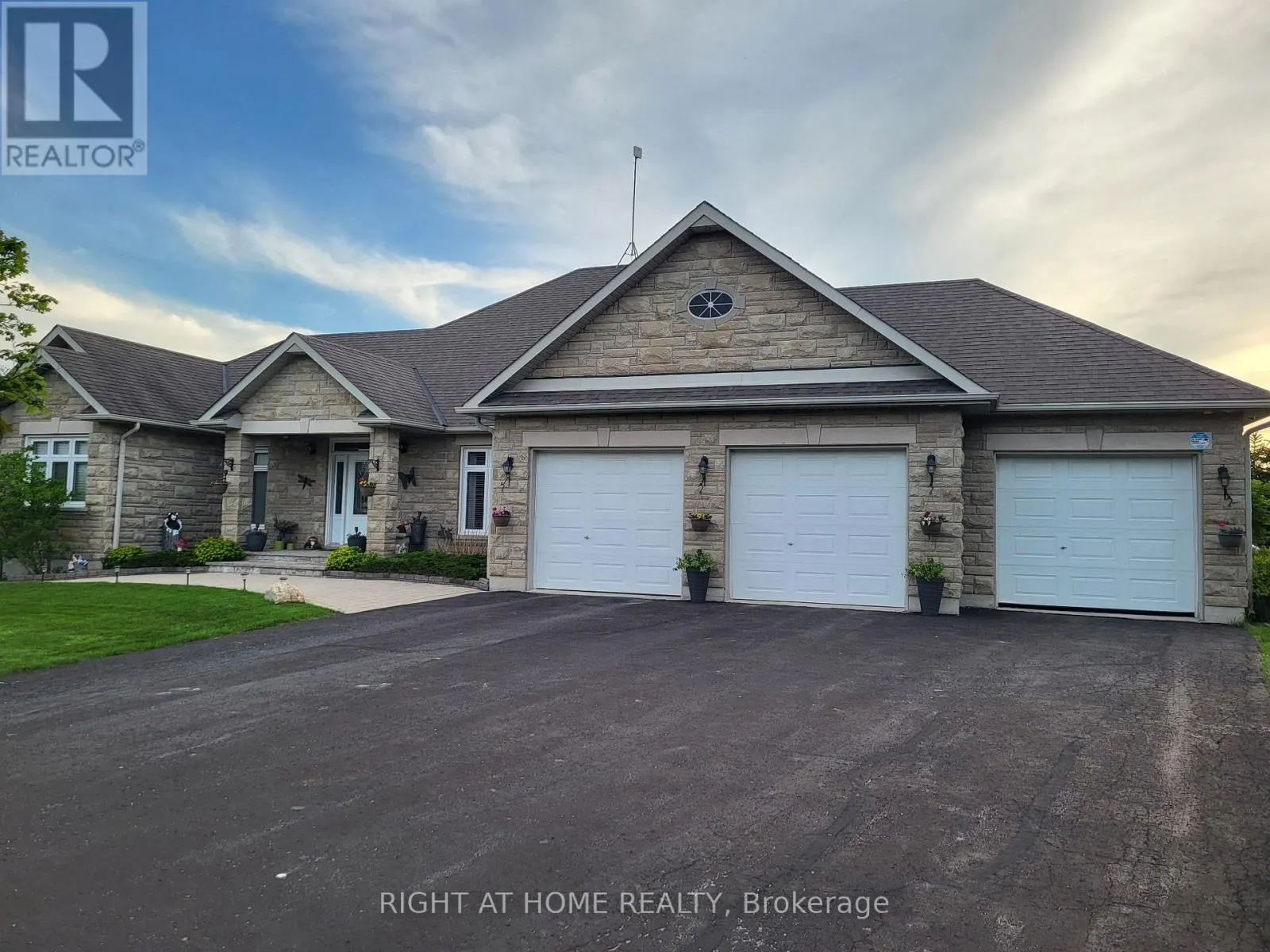 10 BROLLEY CRESCENT