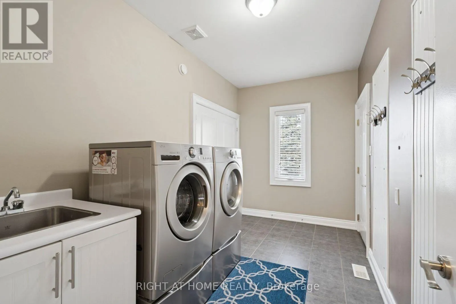 10 BROLLEY CRESCENT