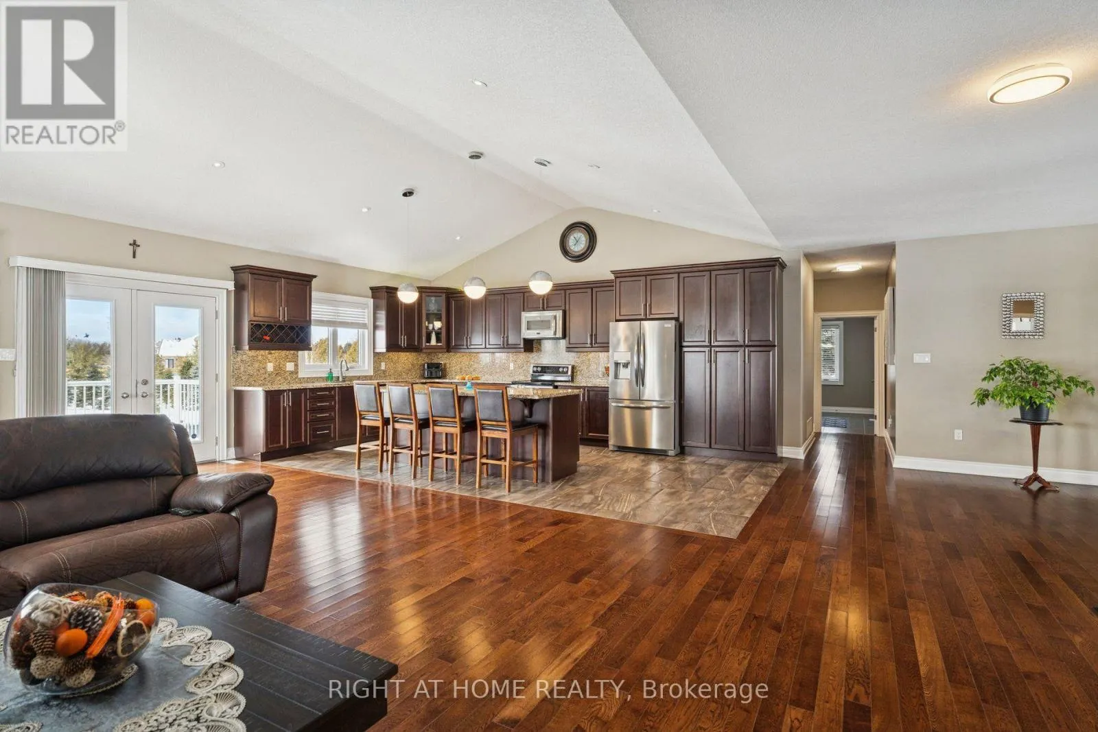 10 BROLLEY CRESCENT