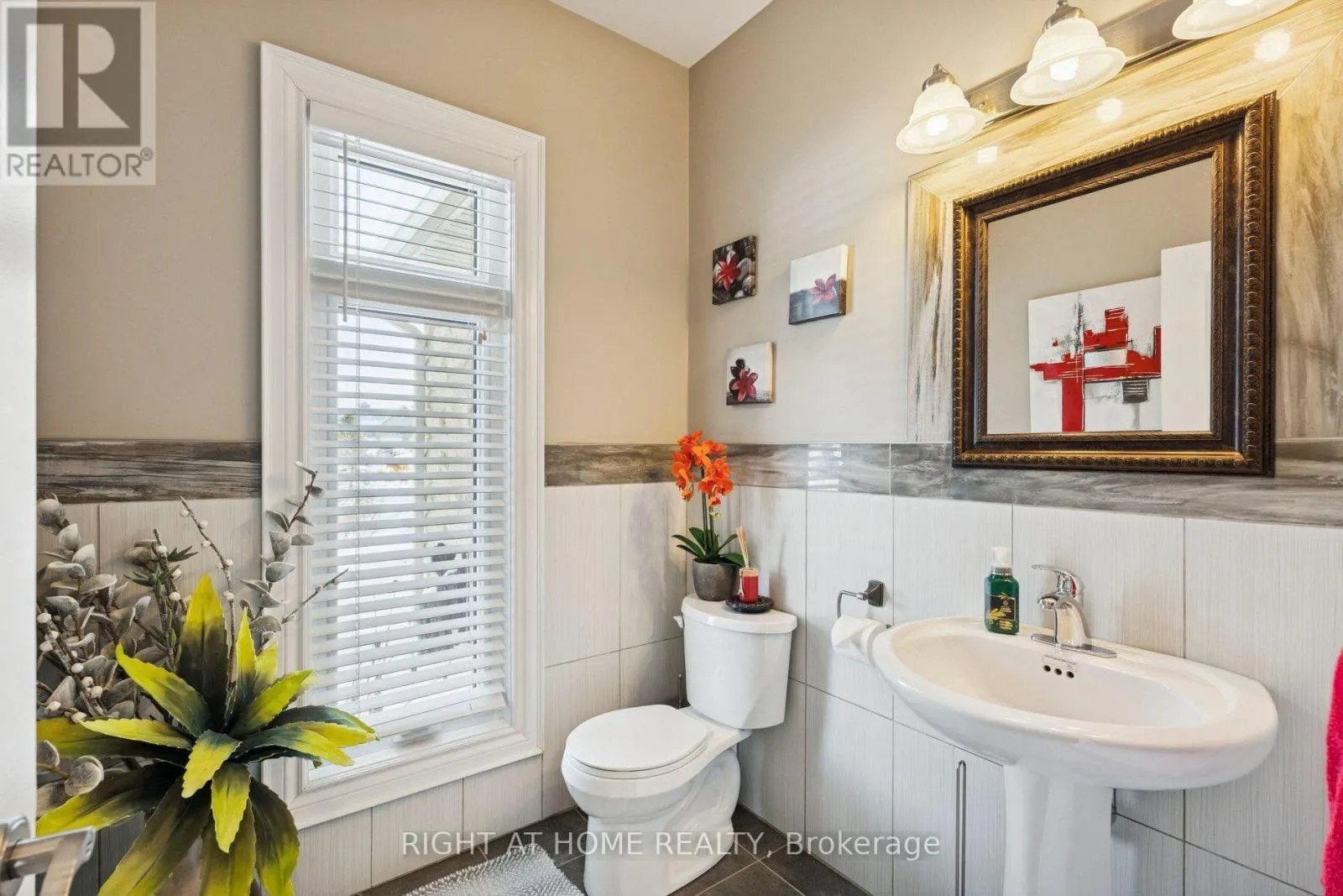 10 BROLLEY CRESCENT