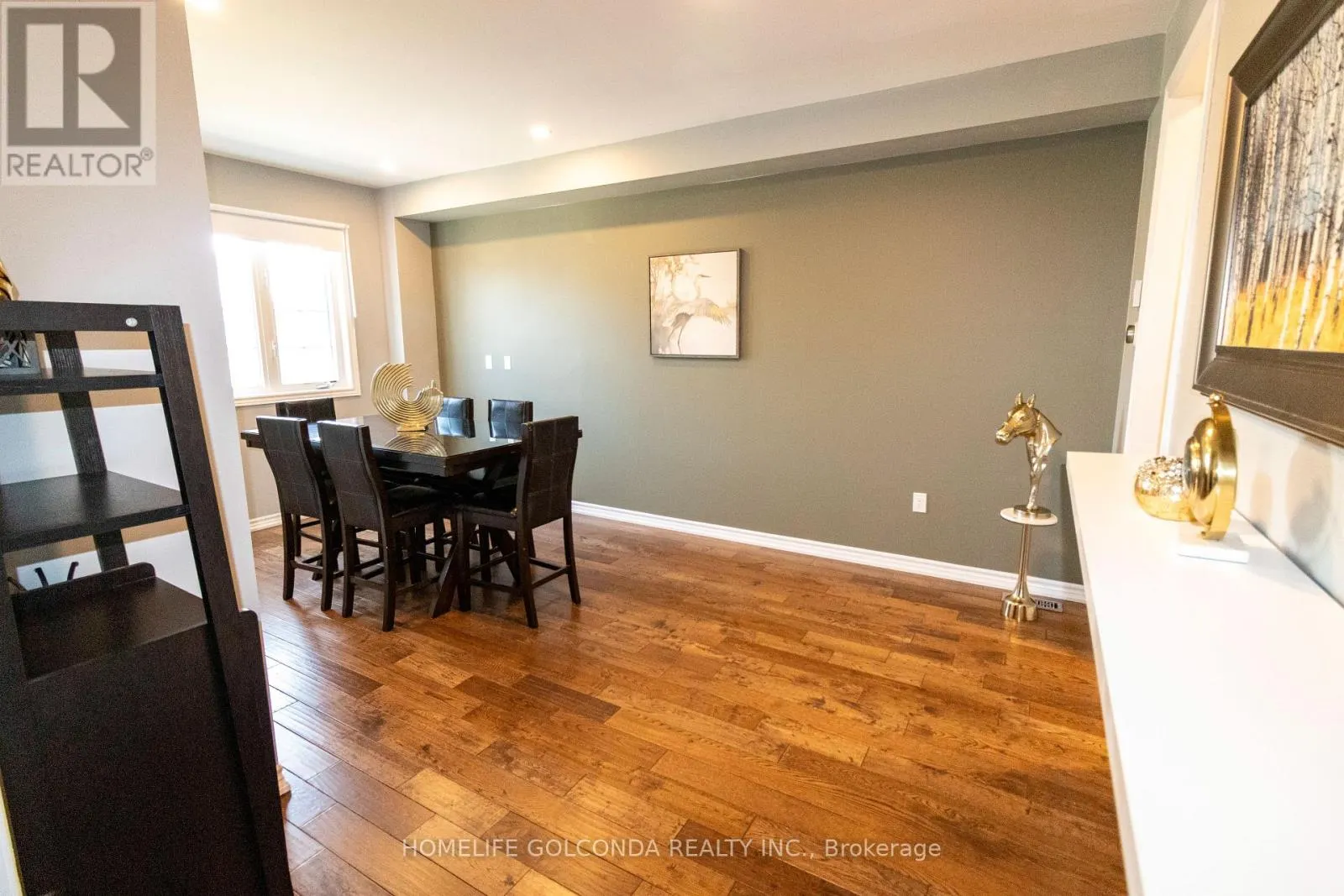 40 RIDGE GATE CRESCENT