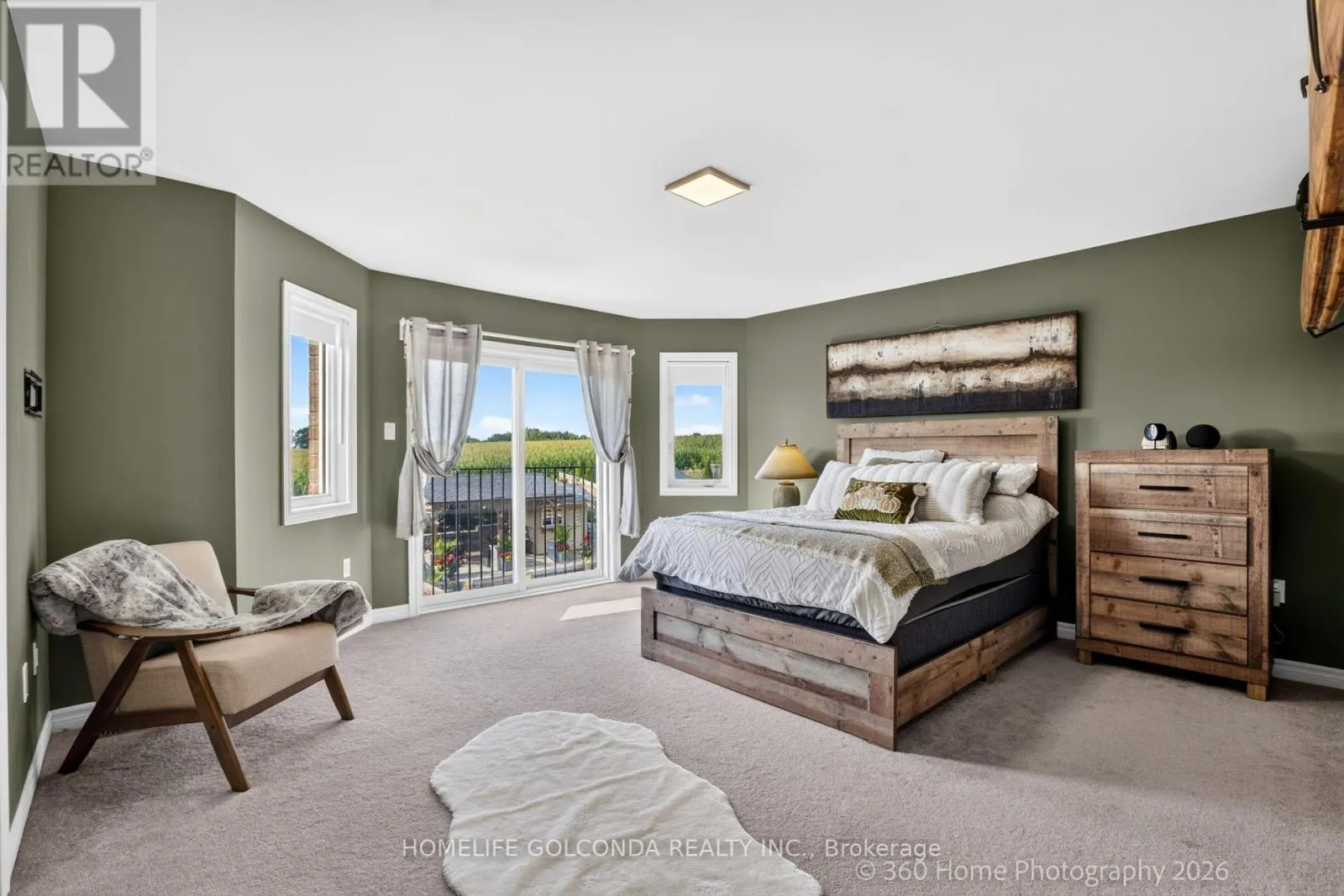40 RIDGE GATE CRESCENT