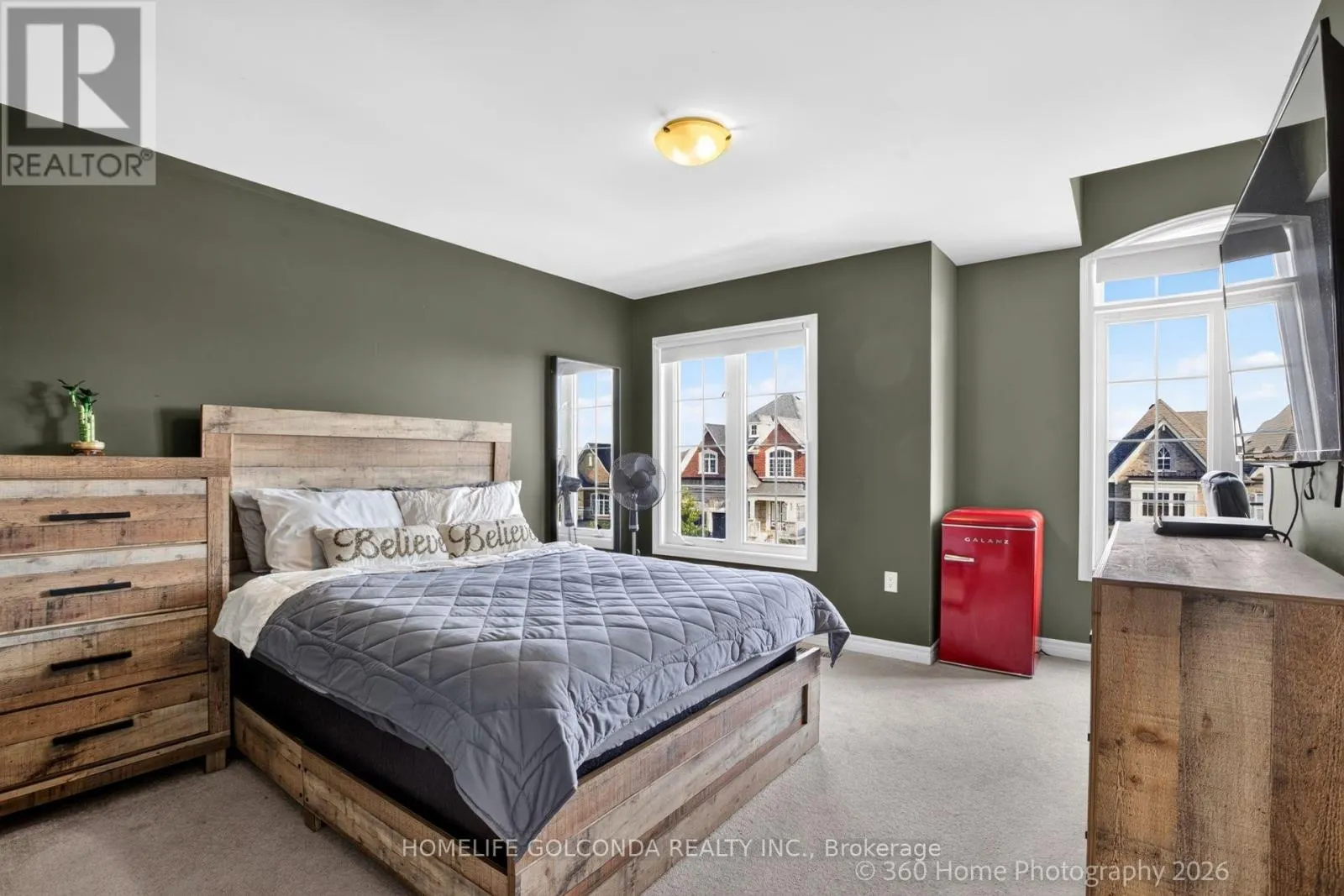 40 RIDGE GATE CRESCENT