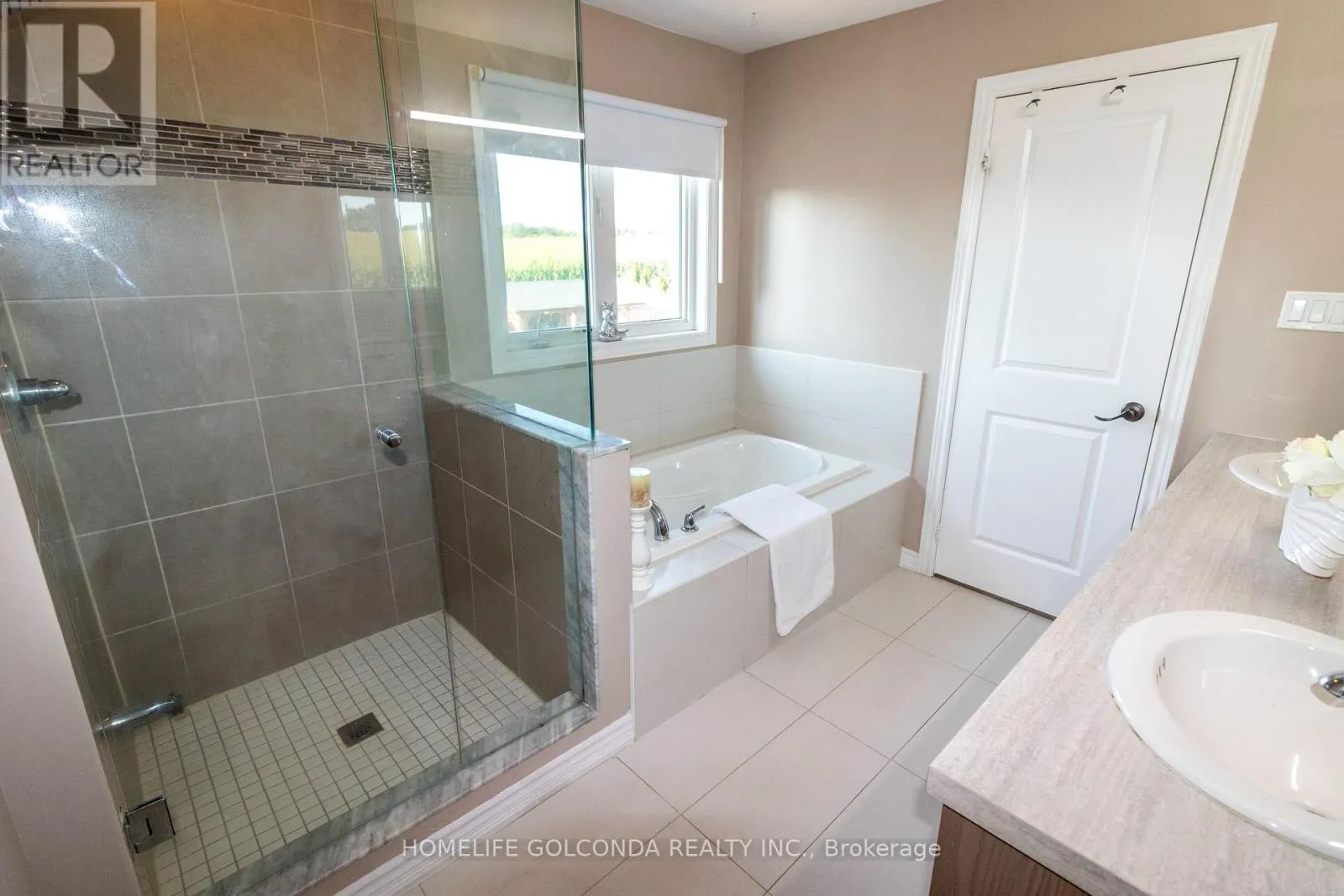 40 RIDGE GATE CRESCENT
