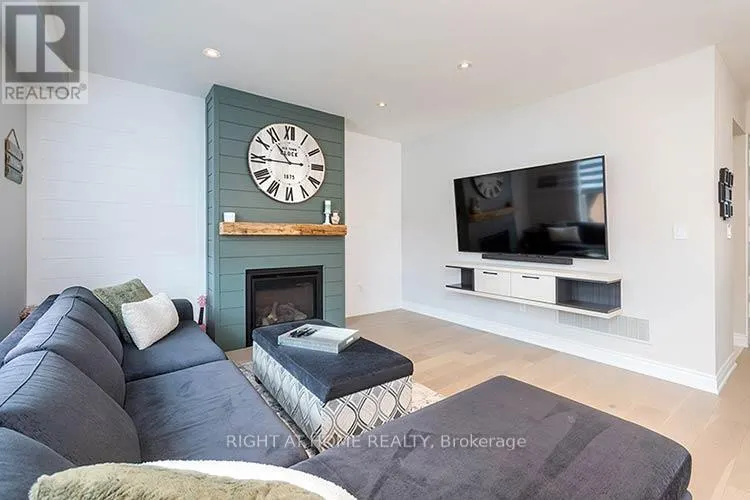 87 CARONDALE SQUARE