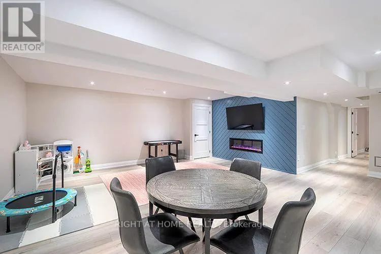 87 CARONDALE SQUARE
