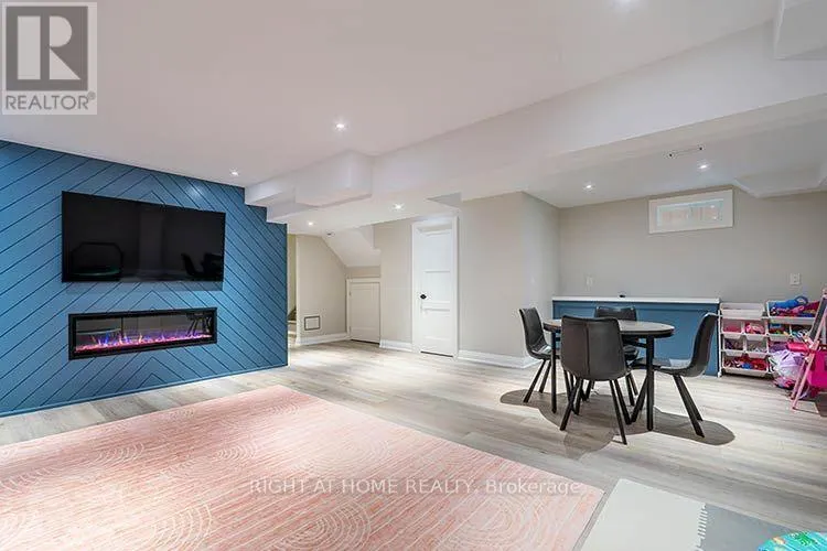 87 CARONDALE SQUARE