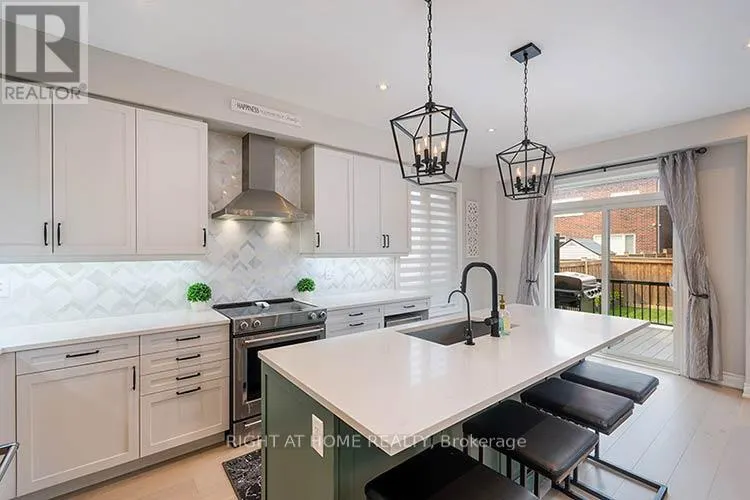 87 CARONDALE SQUARE
