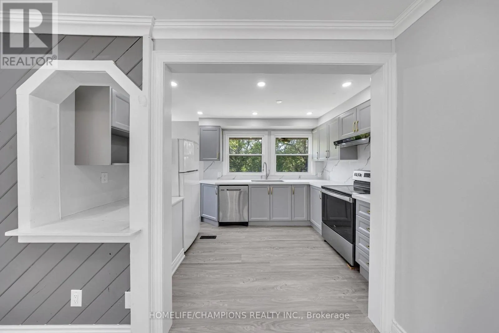 997 MOUNT ALBERT ROAD