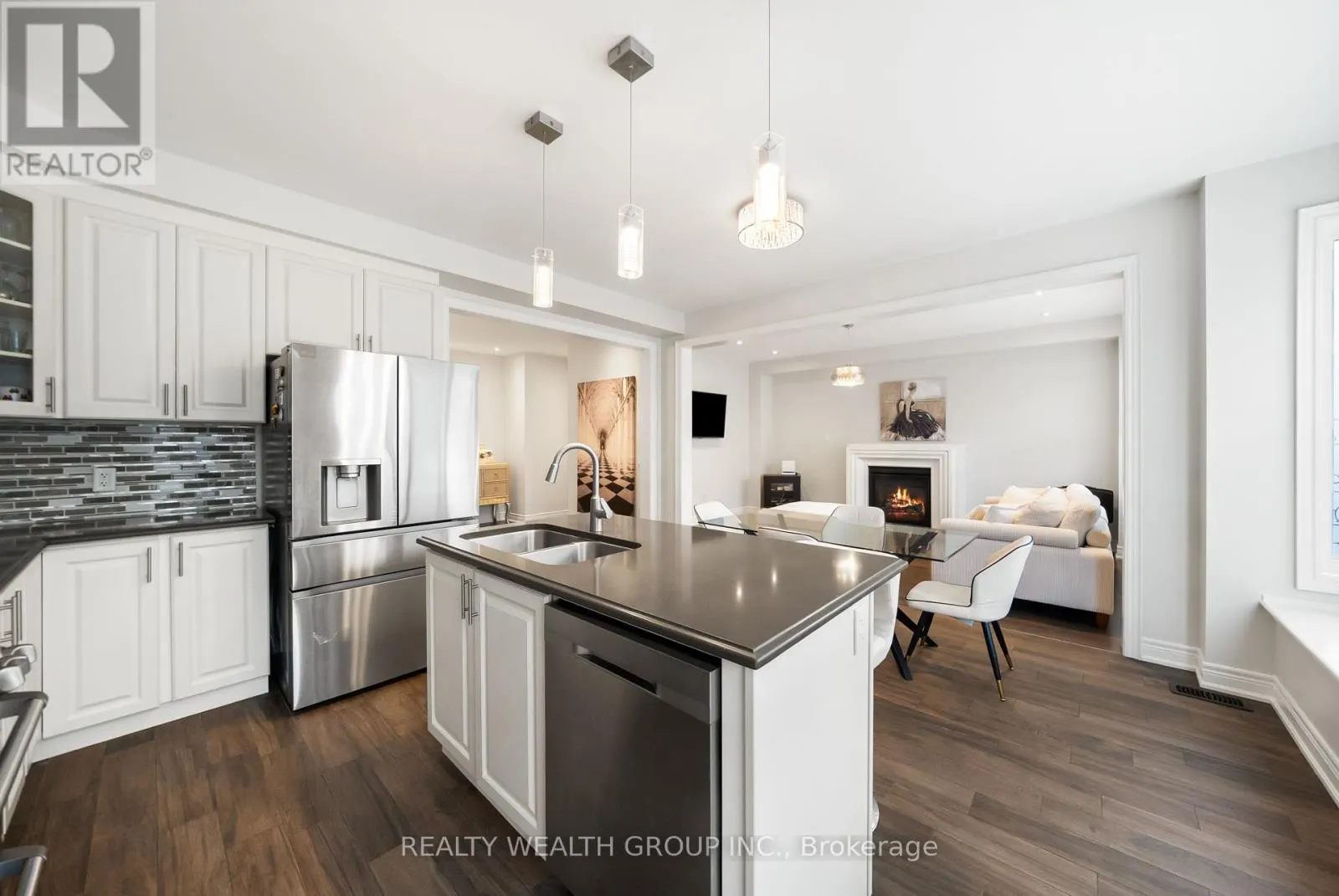 42 MONDIAL CRESCENT