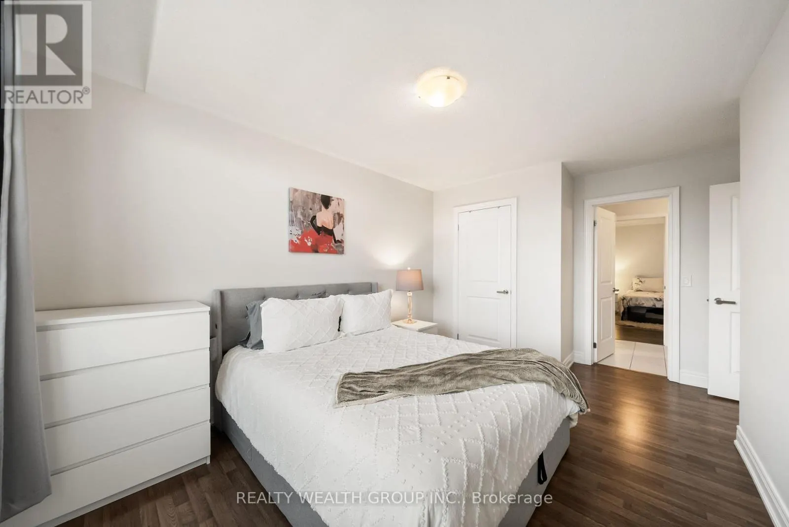 42 MONDIAL CRESCENT