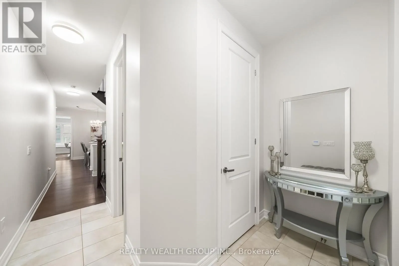 42 MONDIAL CRESCENT