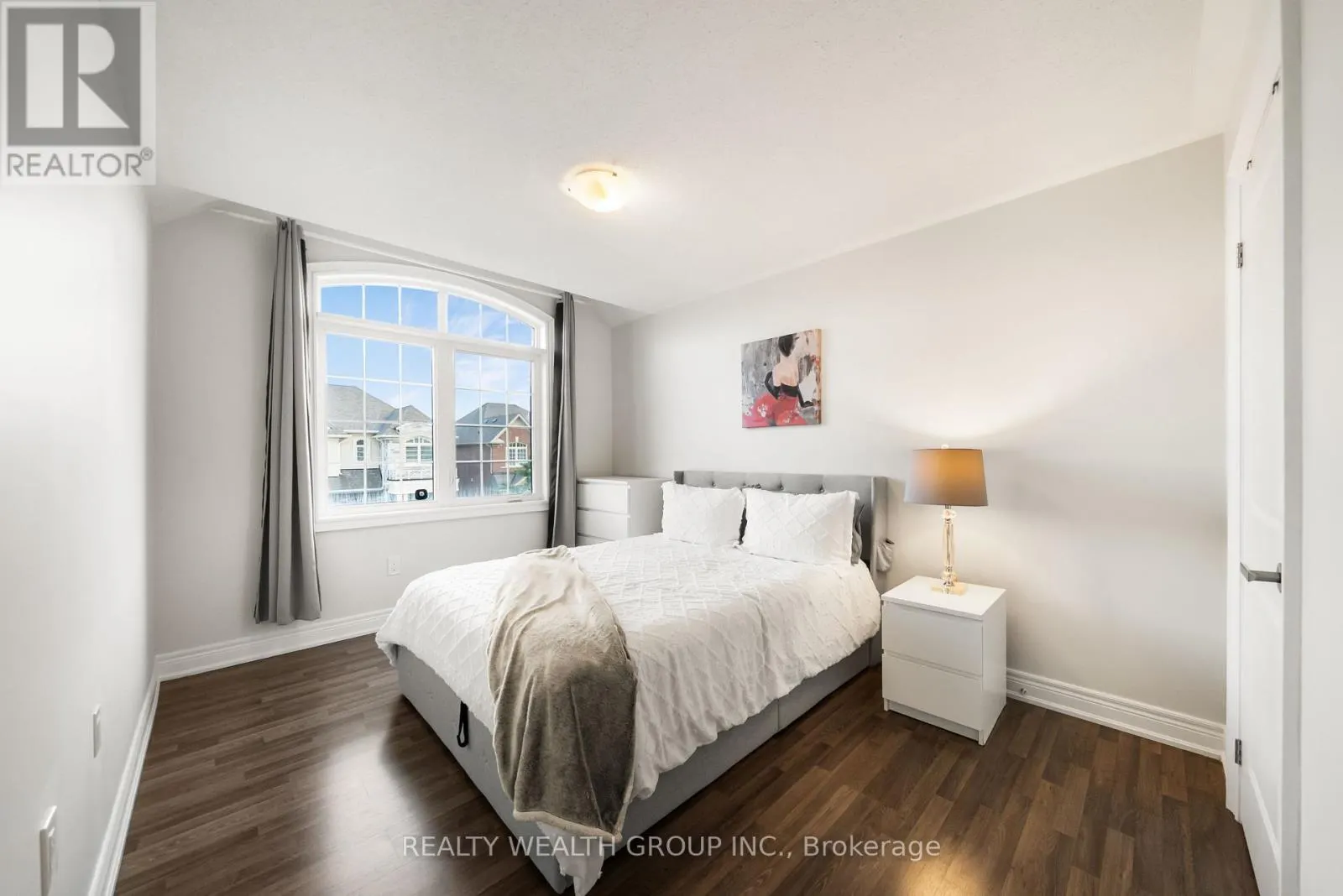 42 MONDIAL CRESCENT