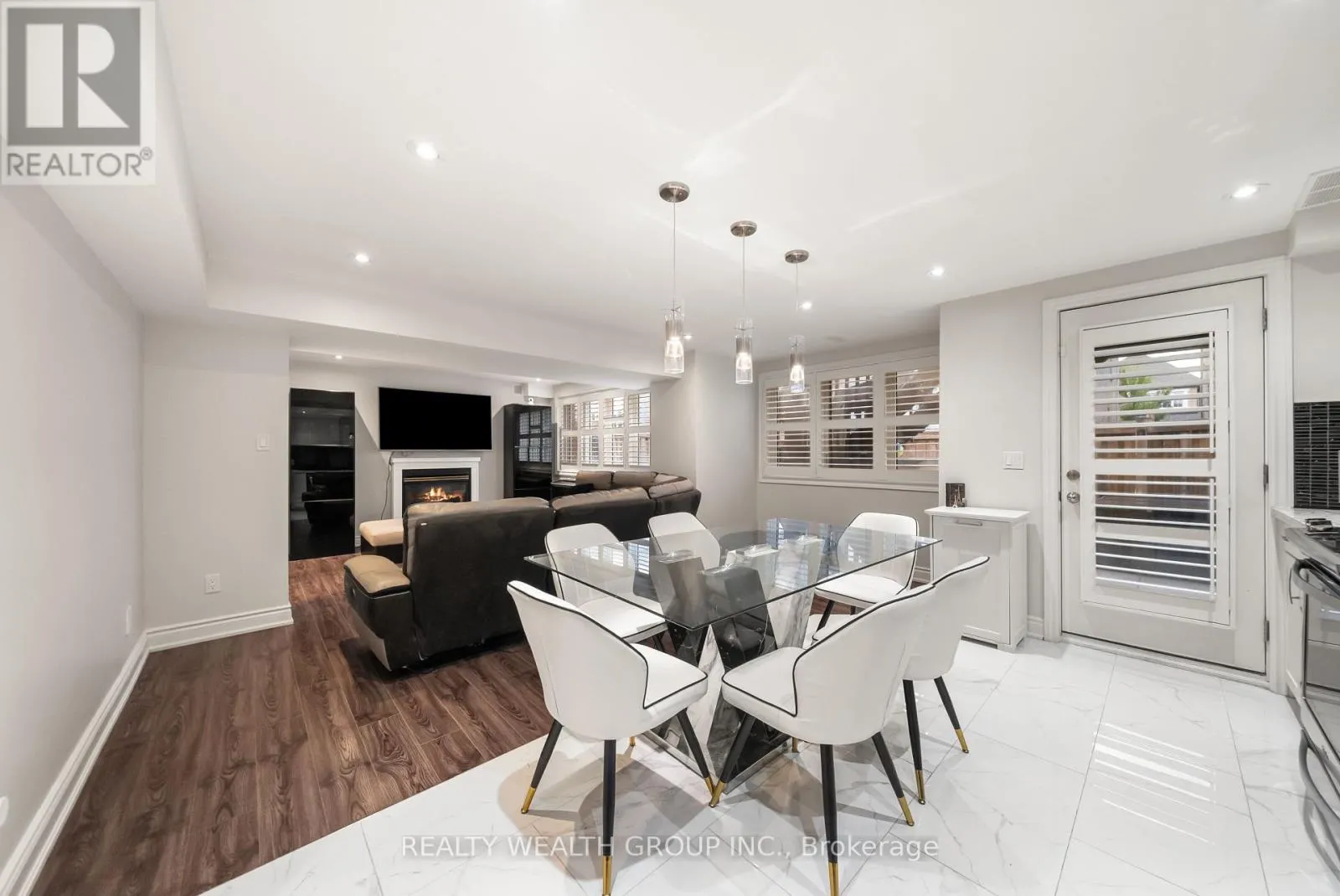 42 MONDIAL CRESCENT