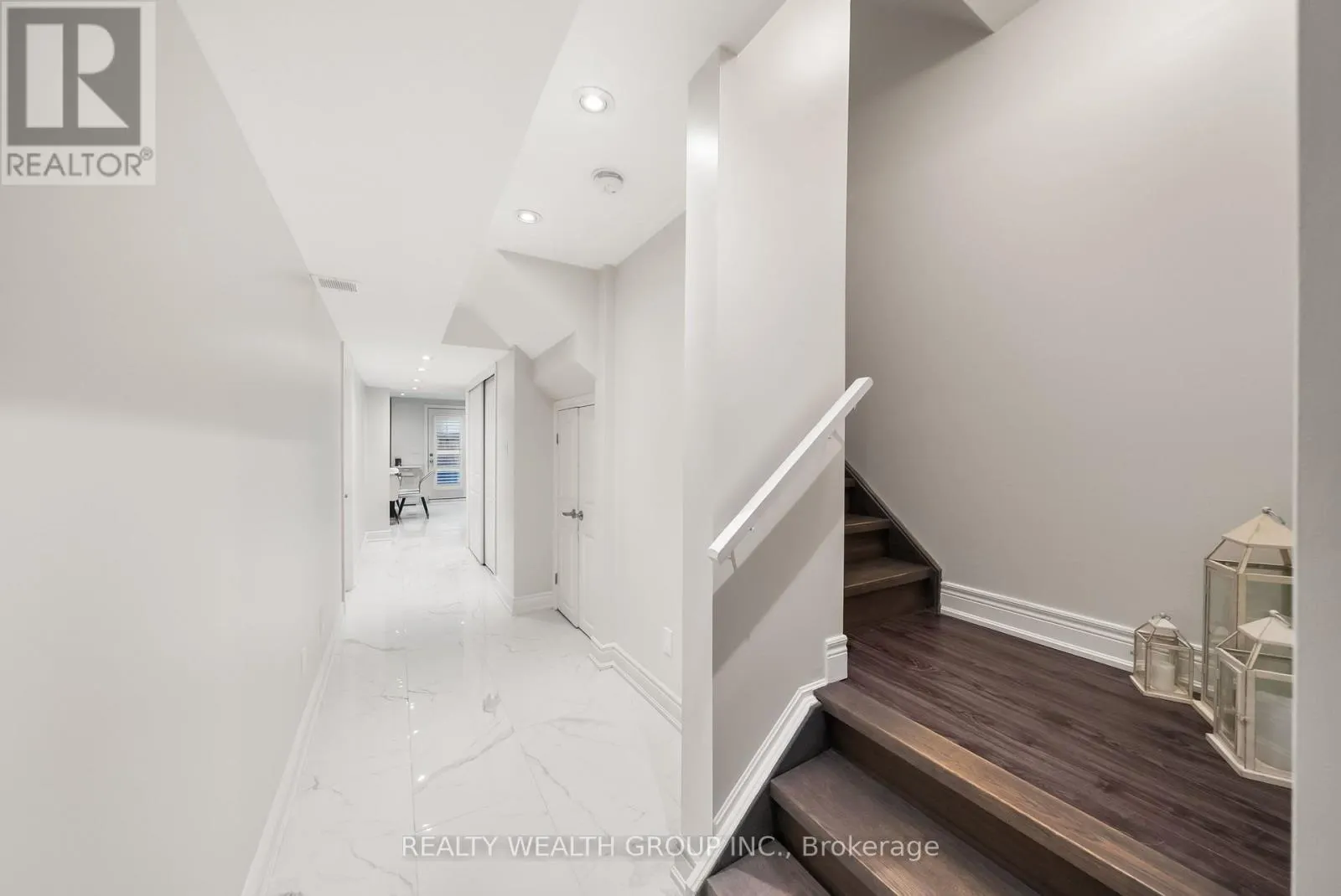 42 MONDIAL CRESCENT