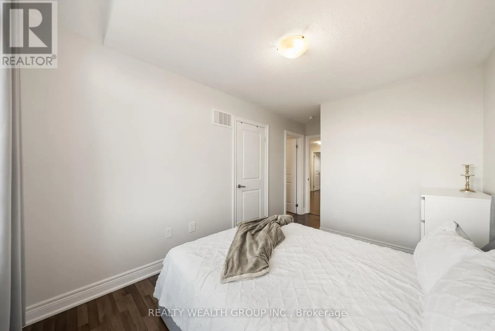 42 MONDIAL CRESCENT