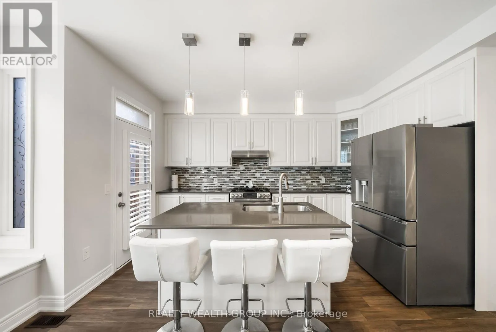 42 MONDIAL CRESCENT