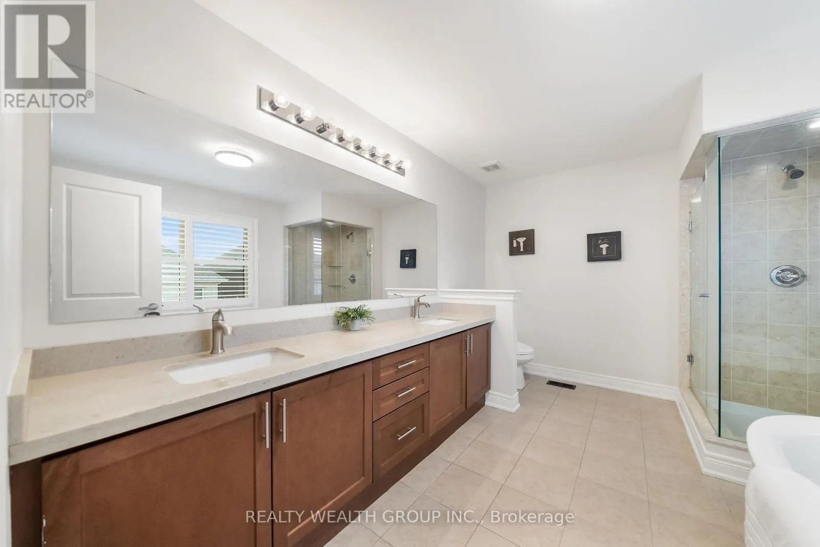42 MONDIAL CRESCENT