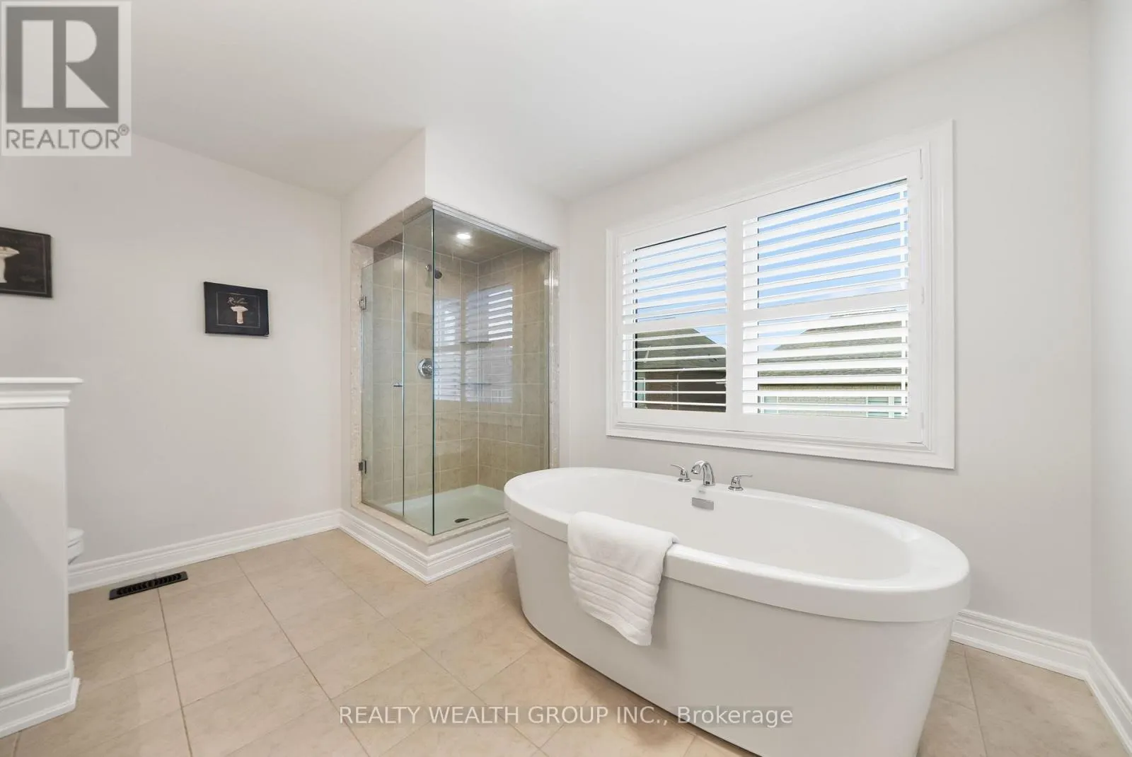42 MONDIAL CRESCENT