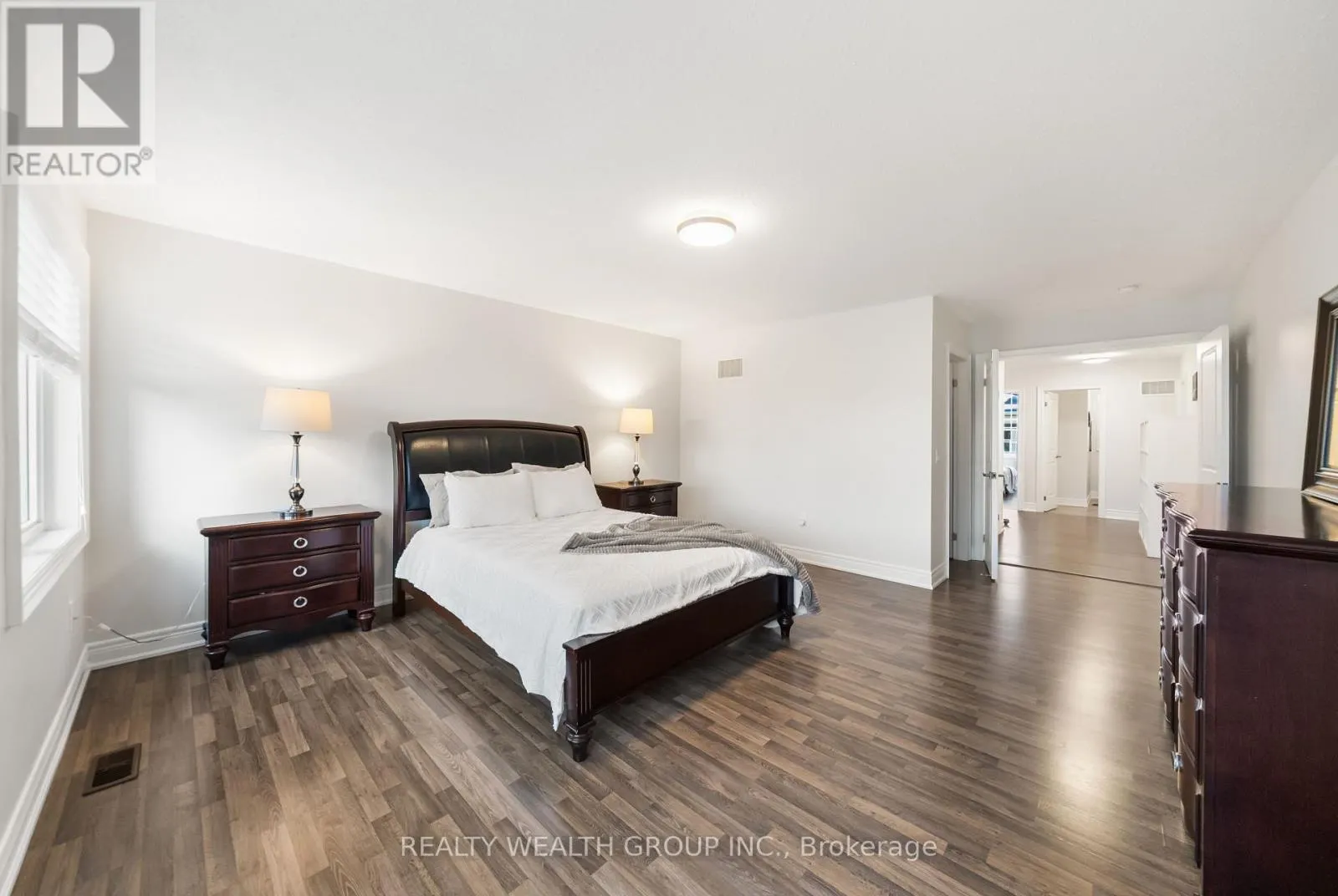 42 MONDIAL CRESCENT