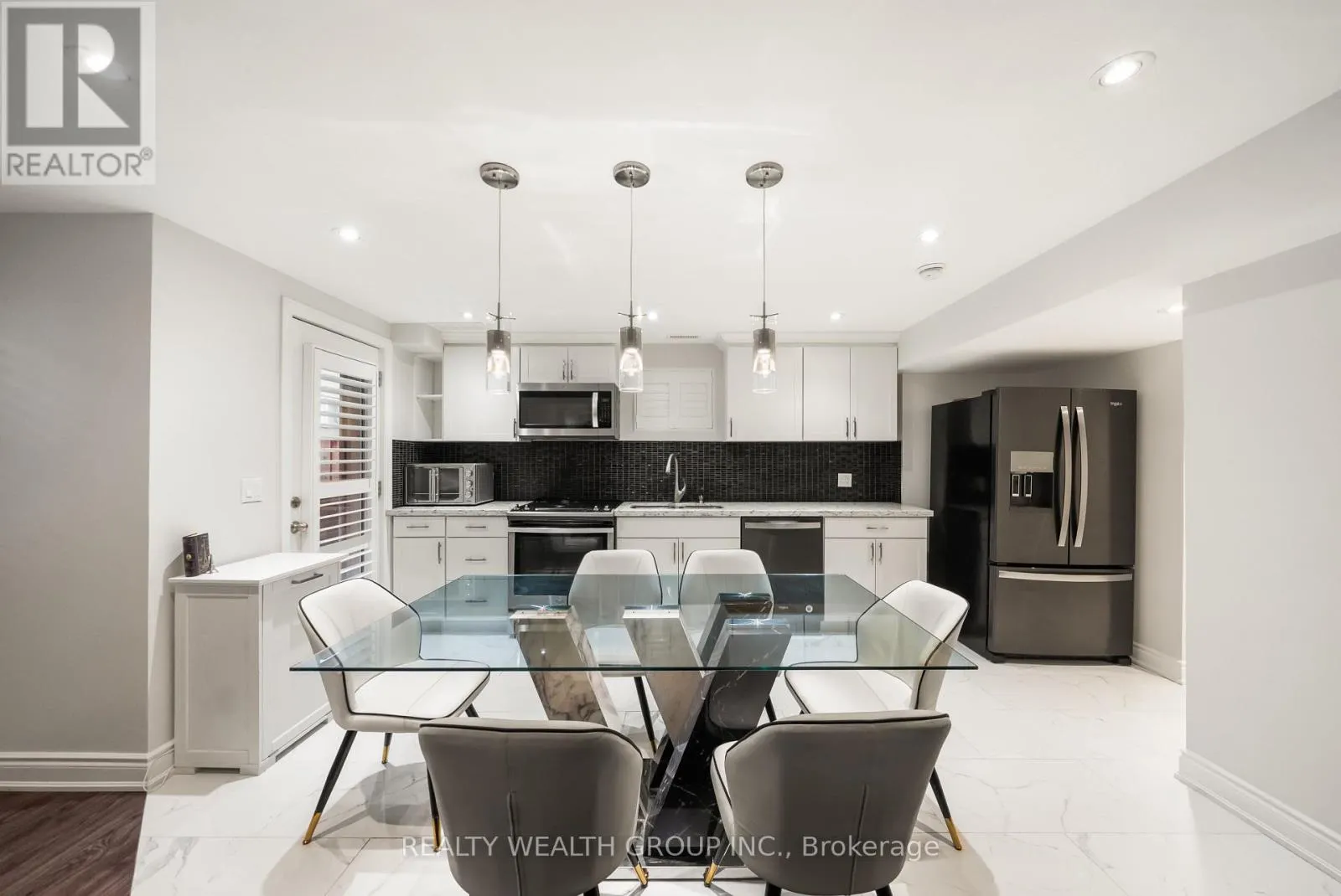 42 MONDIAL CRESCENT