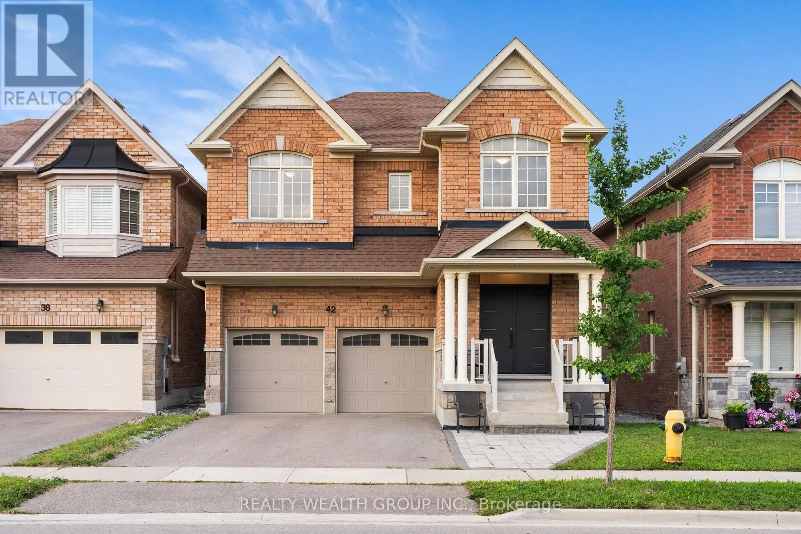 42 MONDIAL CRESCENT