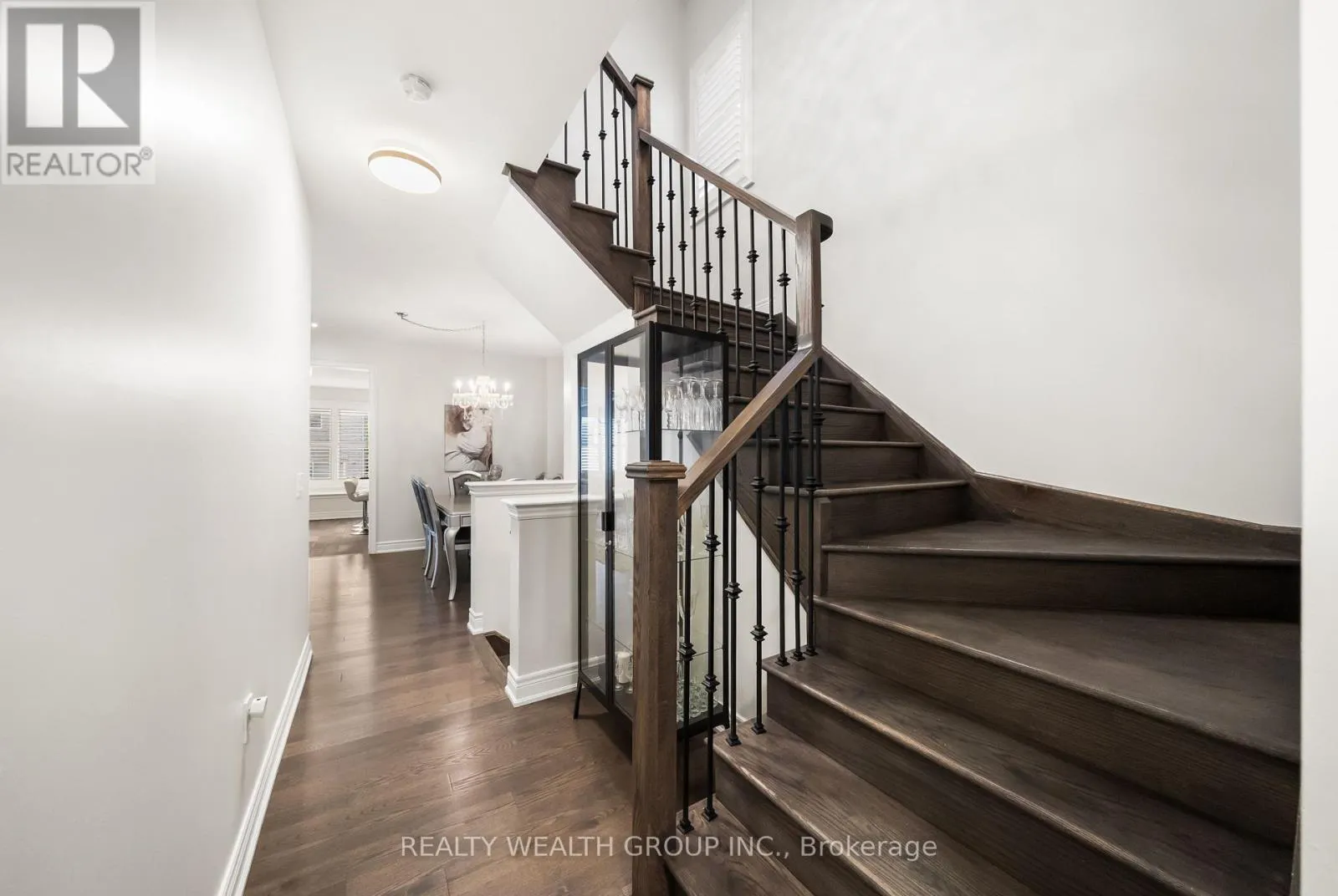 42 MONDIAL CRESCENT