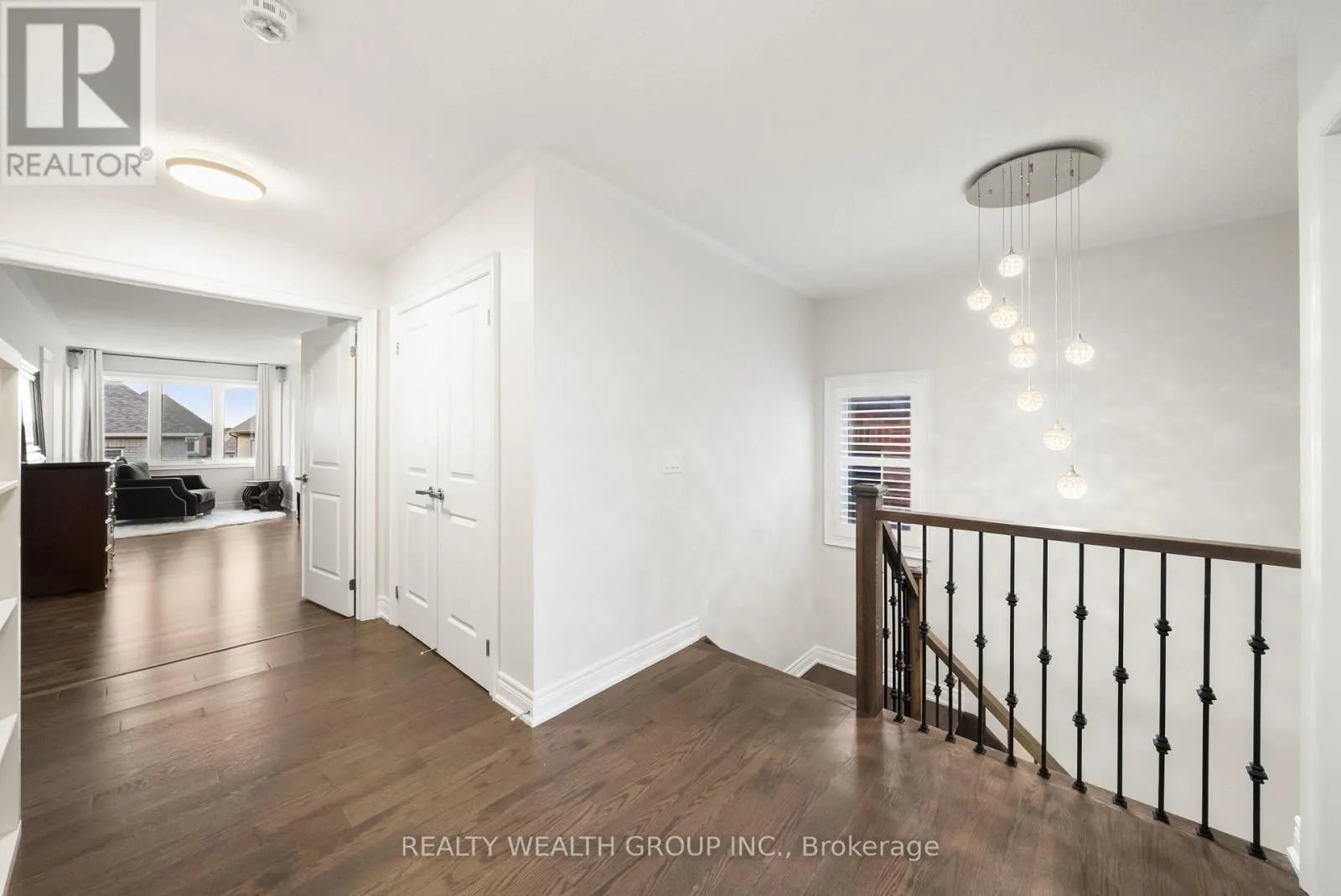 42 MONDIAL CRESCENT