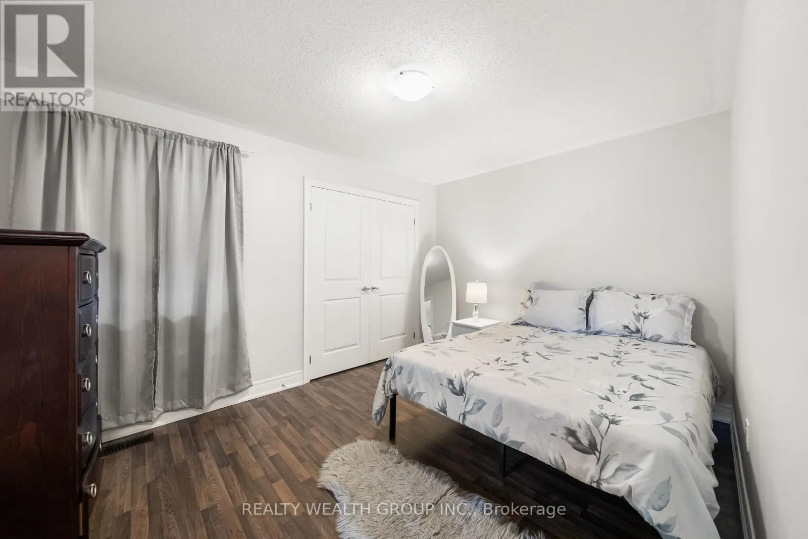 42 MONDIAL CRESCENT