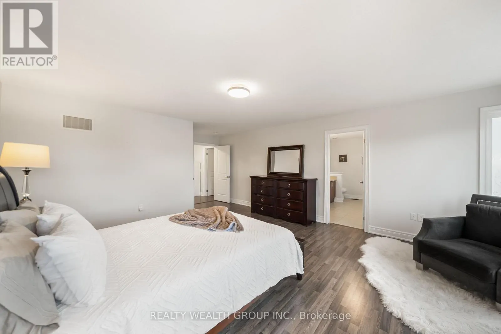 42 MONDIAL CRESCENT