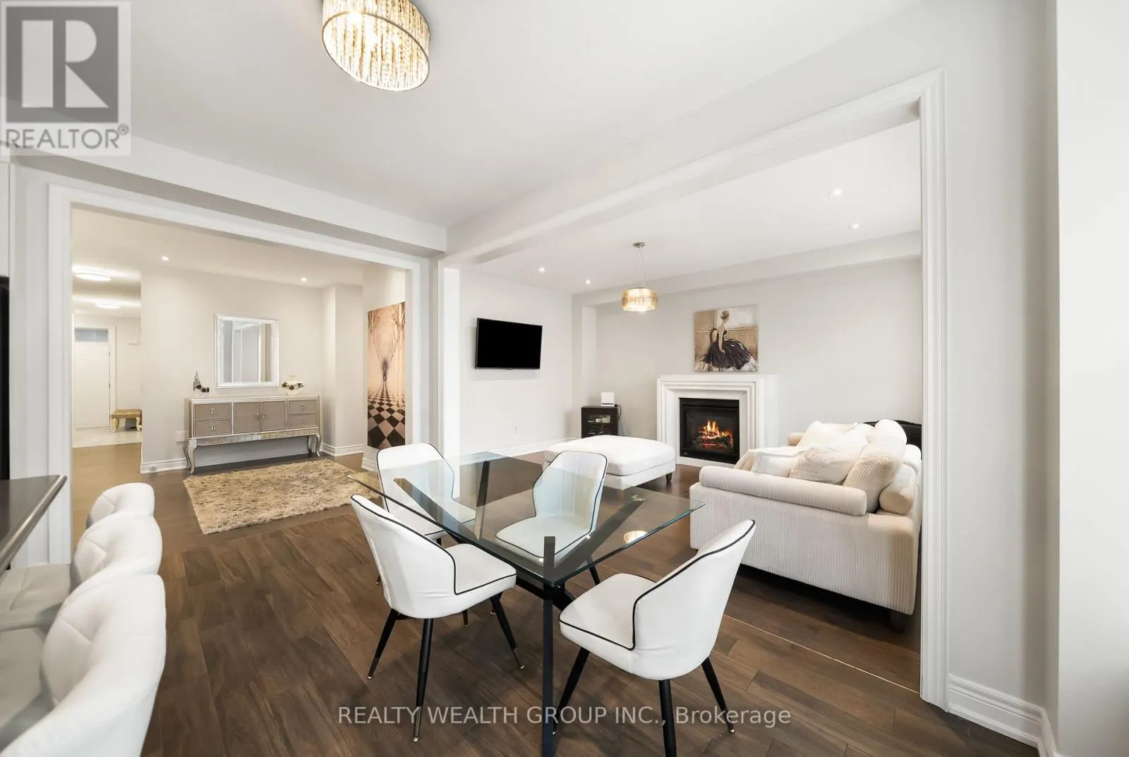 42 MONDIAL CRESCENT
