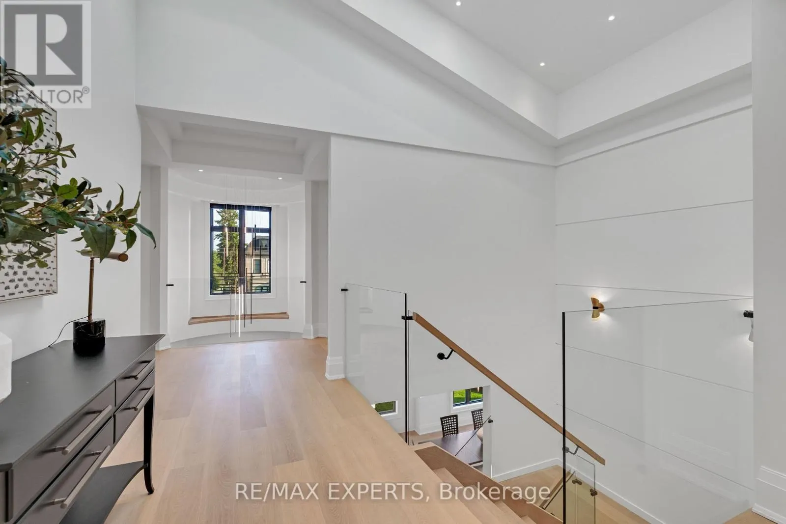 108 HOLLINGSWORTH DRIVE