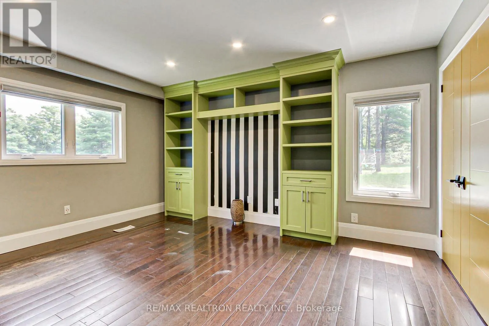 3433 MOUNT ALBERT ROAD