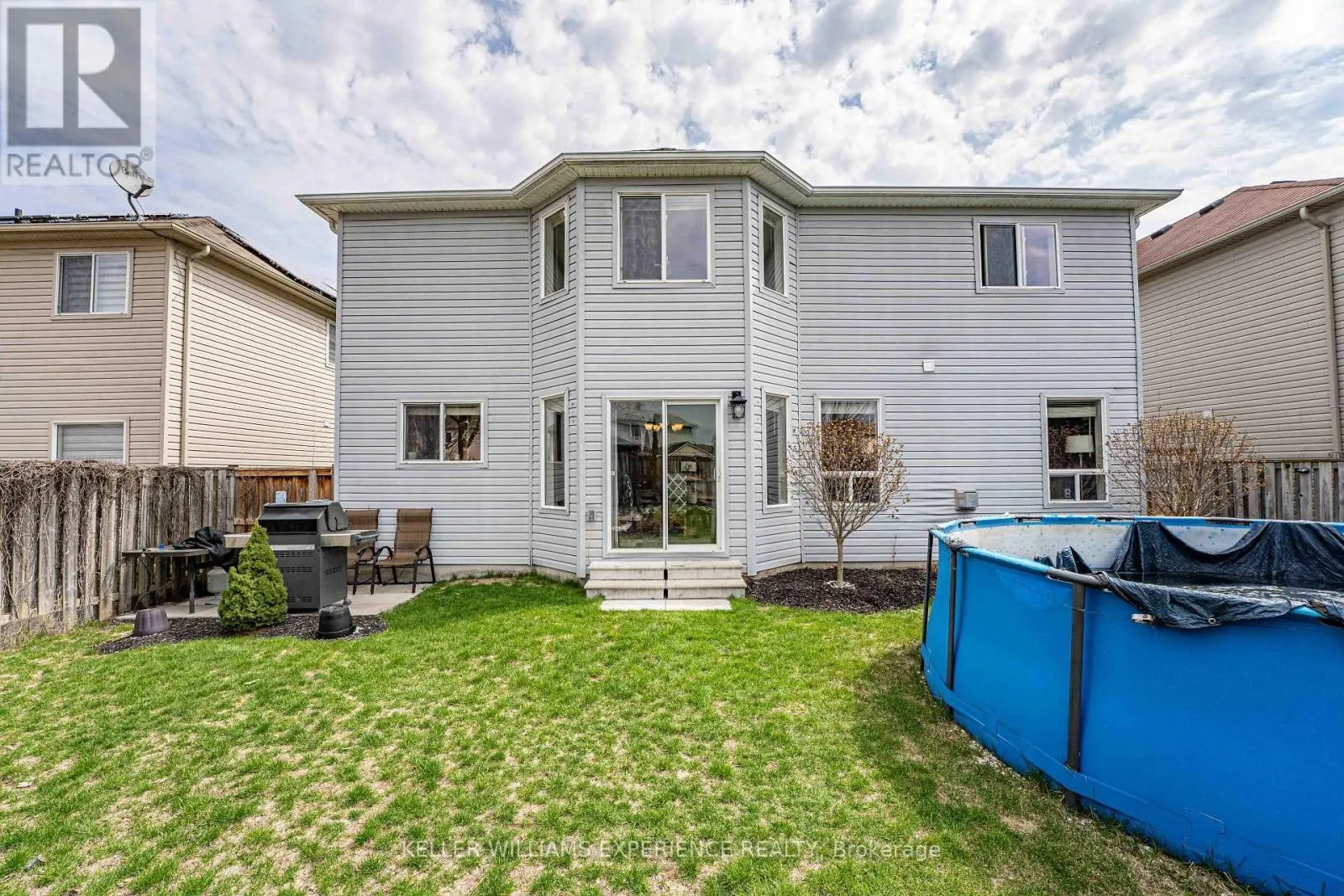 39 STONEMOUNT CRESCENT