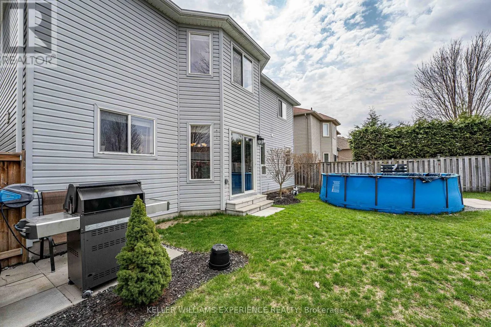 39 STONEMOUNT CRESCENT