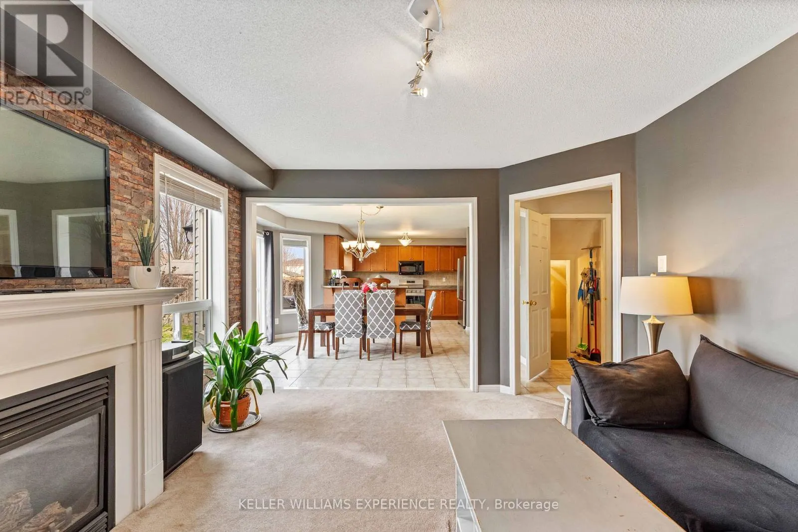 39 STONEMOUNT CRESCENT
